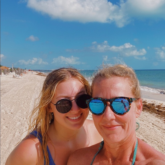 Meet your Posher, Caroline - Picture 1 of 1